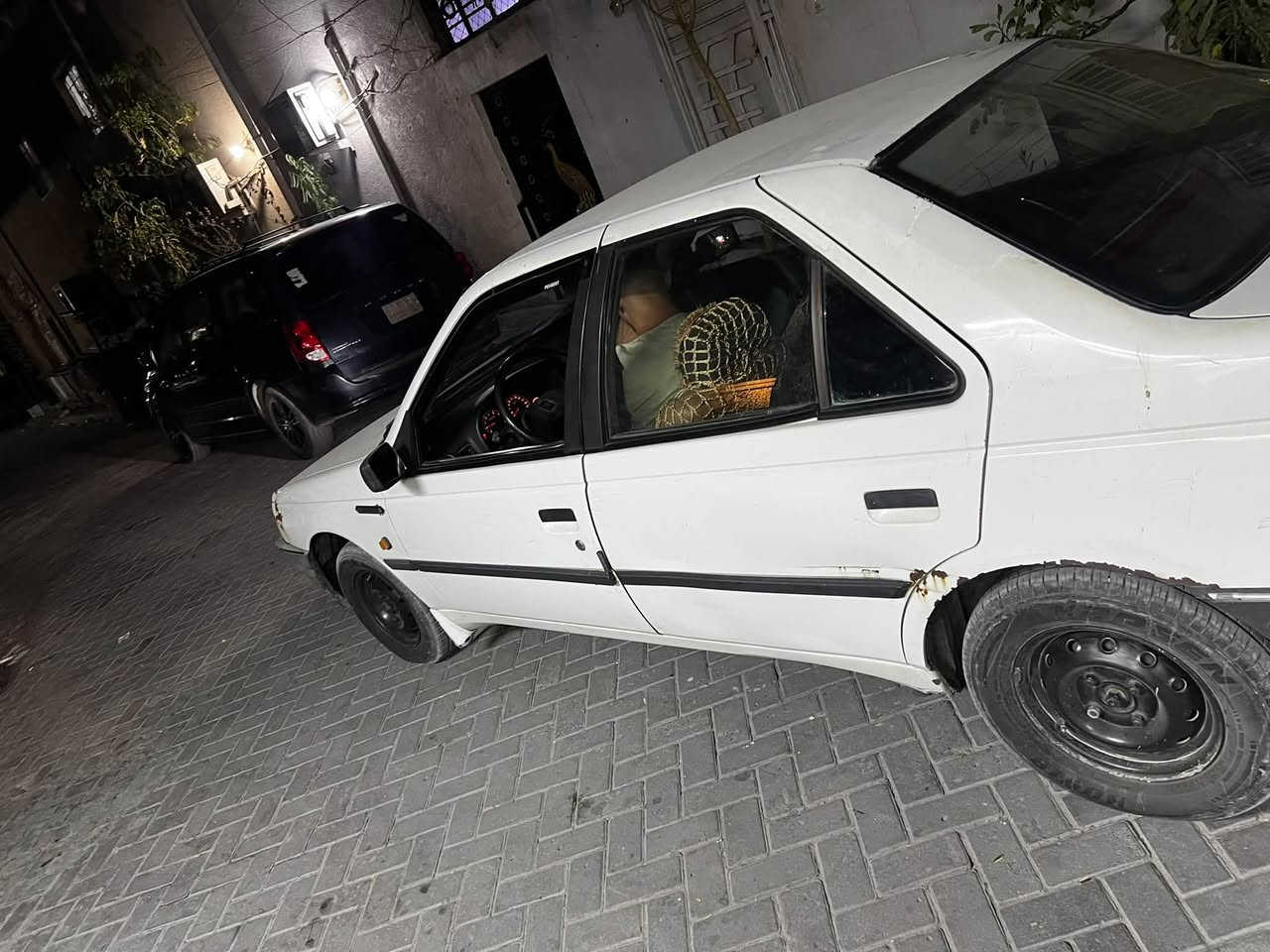 سلام عليكم للبيع
بيجو روى خصوصي بأسمي سياره ( مكفوله من ضربه و صبغ و تبديل مكفوله ) كير مكينه خير من الله تبريد شغال تدفئه شغاله كله كامله سياره حلوه بس بيه بل كشر ملاحضات بسيطه تصلح عل بارد موضح بل صور. منضومه زنون  

سياره مصوره عل وصخ ممغسوله و ليل 

اعيد و اكرر مابيه قطره صبغ و لا تبديل 

مكان بغداد رصافه للستفسار *********** مصطفى سعر ٣٢ وبيها مجال للشراي
