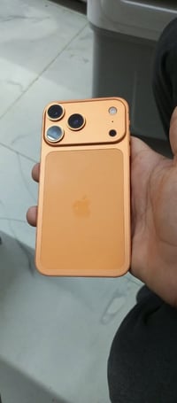 آيفون XR • محوّر ١٧ برو • برتقالي