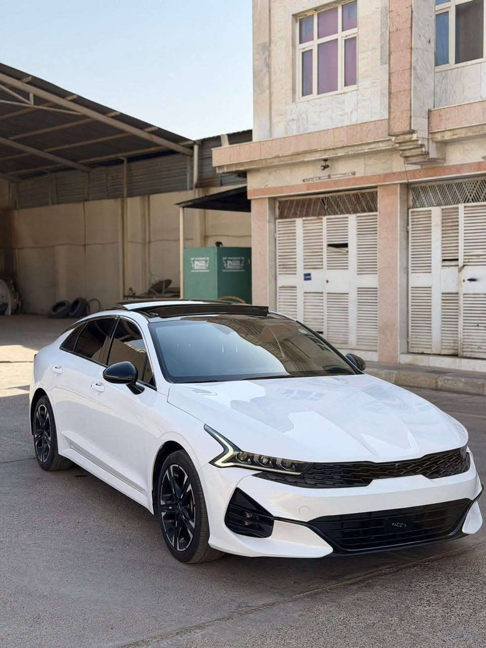 كي 5 موديل 2025 مواصفات جي تي 
مواصفات السياره،،،،
بانوراما والسقف 
تحديد مسار الشارع 
كروس لتثبيت سرعه الشارع 
لايت ال اي ديزنو 
كشافات امامي ضباب 
اوتو هولد اوتو بارك 
شاشه اعطال السياره 
شاشه جي بي اس ملاحه 
كاميرا خلفيه دواره 
نظام ايكو سبورت نورمال 
شاحن وايرلس 
هاند بريك بصمه 
ويلكم كروم حجم 18 انش 
بشاير بالامرايات الجانبيه 
تحكمات ستير 
توقف ذاتي طوارئ 
تبريد تكييف الهواء مركزيه امامي خلفي 
كشنات جلد،،،كشن كهربائي السائق،،،
🍂🍂🍂🍂
وبعد بيها مواصفات 
المحرك والجير بحاله ممتازه 
الاستفسار اتصال هاتفي مباشر 
***********
وتساب فايبر دهوك, العراق
