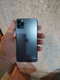آيفون ١١ برو ماكس • ٢٥٦ • بطاريه ٧٥%