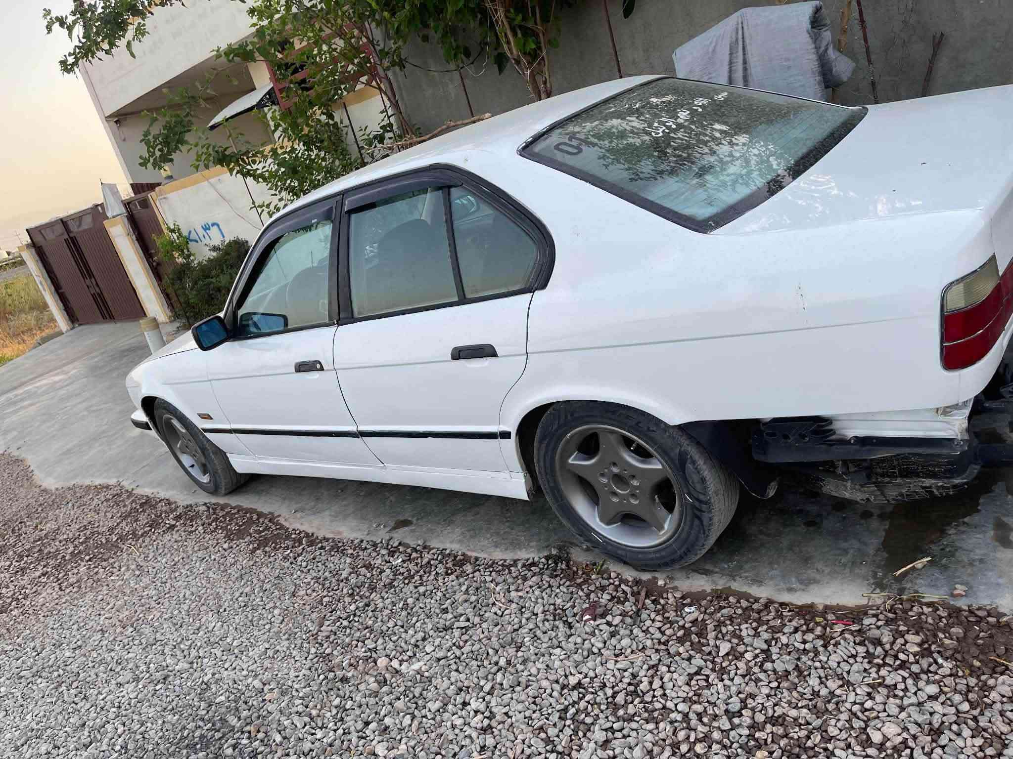 بۆ فرۆشتن bmw 
مۆدێل ١٩٩٢ رەقەم هەولێر 
دوو جام کارەبا گێر حادی مەکینە ٥٢٠ کەپس 
کامل بۆ یاخە 
بەشەرتی موس و براوە  بەس جەمەلەخی دواوەی لای سەیاق براوەتەوە لەحیم کراوەتەوە کراوە بە پنتە 
بە شتی تەعویل و خرامە و دارو بەرد سەنەوی بەسەر چووە مانگێکە 
جەنیشی خرامە تیاب و دوای مەعامەلە بەدەس وەری دەگریەوە .....!
شوێن : ڕانیە 
*********** ڤایبەر و وەتسئەپی لەسەرە رانية, السليمانية
