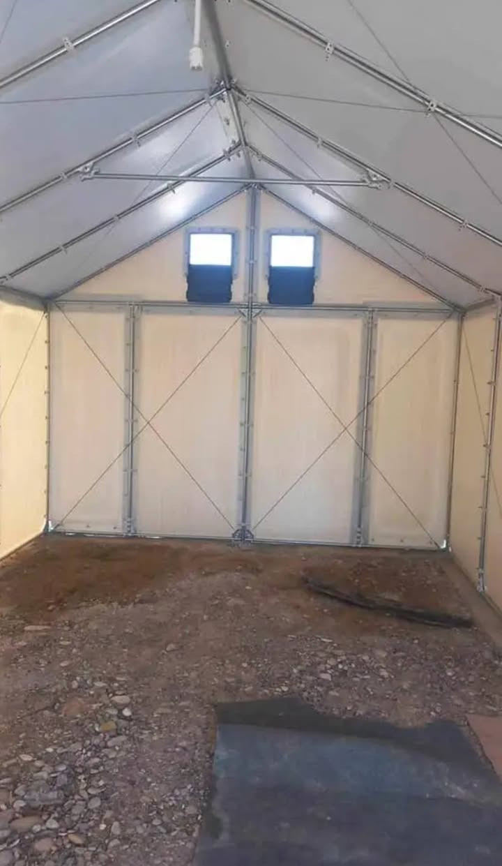 متوفر خيمة كرفانية
مستخدم بس نظيف ما بيه عيب او ضرر 
قياس (6× 4) 
متعددة الاستخدام مصنوعة من مادة الفوم كبس 
(سمك 5ملم) 
مكاني موصل ويتوفر خدمة التوصيل
للاستفسار  واتساب او اتصال 
***********
