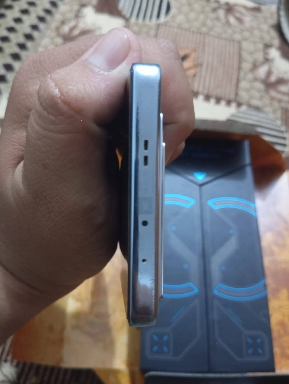 السلام عليكم للبيع gt20Pro 
ذاكره256رام12+12 معالج دايمنستي8200
كامره 108ميكا بكسل شاشه144هرتز ببجي120فريم ثابت نضافة الجهاز مثل ماموضح مكان الخمسه كيلو قرب القسم البلدي السادس سعر300وبي مجال رقم الهاتف ***********

