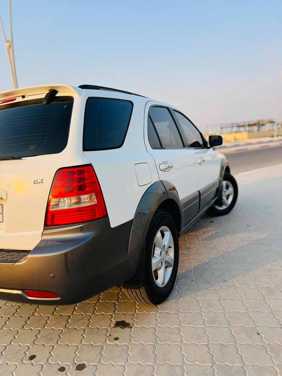للبيع كيا سورنتو موديل 2009 خليجي
محرك V6 حجم 3300
 رقم بصرة دولي باسمي سنويه منتيهه
 كشنات جلد + فتحه
 مكينة وكير وكهربائيات بلاد 
 منظومة تبريد جديدة
 حدادية وتخم وتايرات جديدة
 السيارة جاهزة من كلشي 
 السعر: 100$ ورقة وبيها مجال
 المكان: البصرة – الزبير
رقم الهاتف ***********
