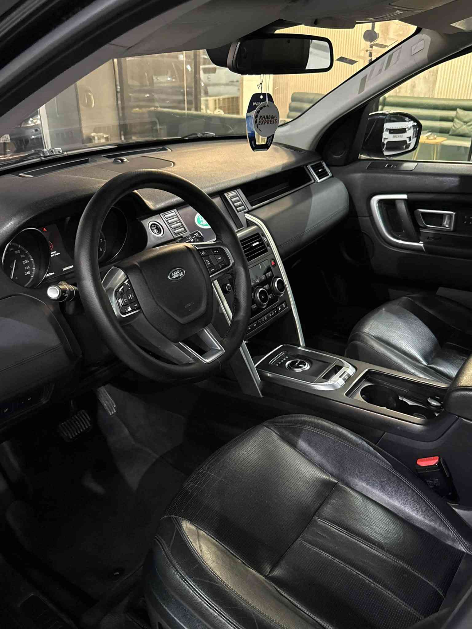 range rover discovery sport 2017 سعر بلاش ١٤٥
رانج روفر ديسكفرى سبورت ٢٠١٧ فول مواصفات 
مواصفات بصمة_بانوراما_كشن جلد_ صندوق شفط_كشن كهربا حساس ٣٦٠ درجة_لايتات ليد محرك ٤ سلندر تيربو 
رادار امامى_رادار _جانبى _تحديد سرعة تحكمات ستيرن
سيارة بدون حادث بدون ضربة قطعتين بس بخ مو كامل 
مكان سيارة اربيل سعر بلاش بسعر ايفوك  ***********
