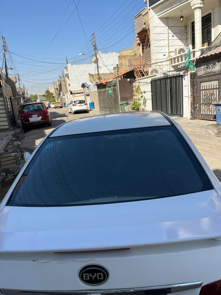 BYD G3 2015
السياره خير من الله مكينه كير تبريد مكفول حداديه نص عمر بيها نص باب السايق صبغ وبارد بابيت من جوه من جها السايق وصبغ ب قبق الجنطه بدون ضربه السياره خير من الله مناقصها اي شي مواصفاتها معروفه بصمه وفتحه وتحكم ستيرن حساسات خلفيه وشاشه وكامره كشنات جلد بعدهن بل جيس زلغ ما مزلوغات ومغلفات ارقم جديد الانكليزي بغداد بسمي بس سنويتها نافذه بشهر الخامس  مكانها بغداد سعره 60 وبيها مجال للشراي 
***********
