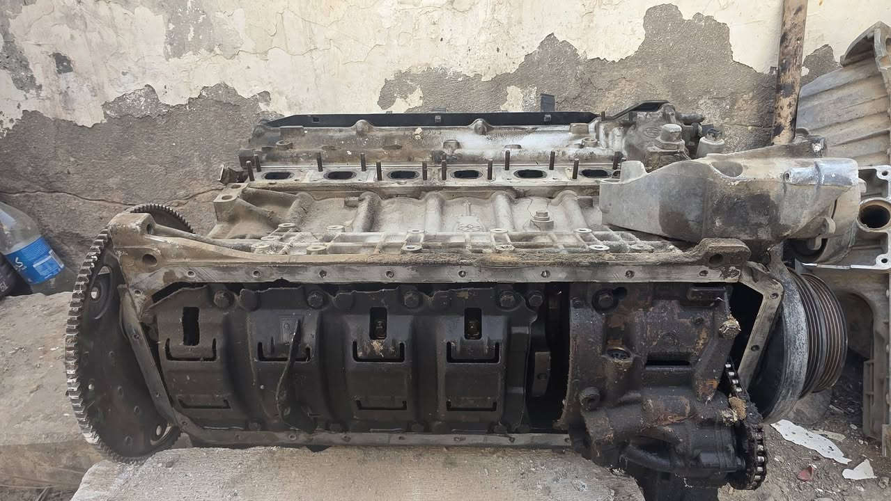 محرك 525 دبل فانوس مسكر بوشه وحده تعبانه بي كور جديد مامفتوح لا حماوه ولا شي مكاني نجف قفله ١٧٥.  ***********
