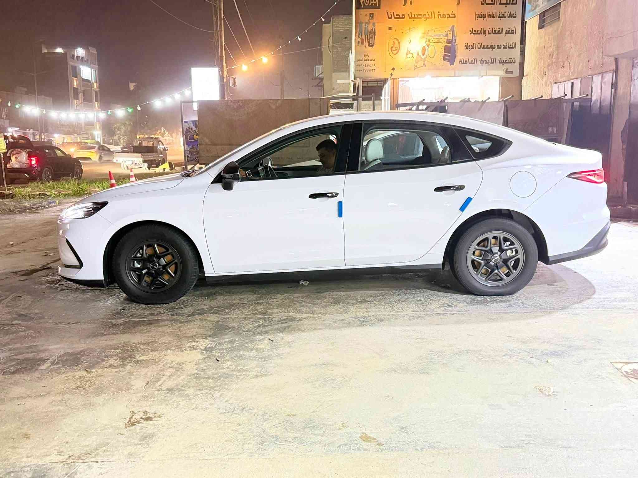 السلام عليكم بي واي دي سيل 5 موديل 2025  السيارة جديدة ومكفولة من الصبغ والبارد والشخوط استخدام نضيف جدا 
مواصفات السيارة فووول عدة الفتحة شاشة وبصمة وكارت 
ولاين زنون عالي ناصي بك لايت لد اشارة بل مراية السيارة هايبرد وكهرباء وبانزين داخل ابيض ماشية 20 وشوية 
السعر 21 مليون و200 الف عنوان السيارة بغداد الدورة 
استفسار اكثر هـ ***********
