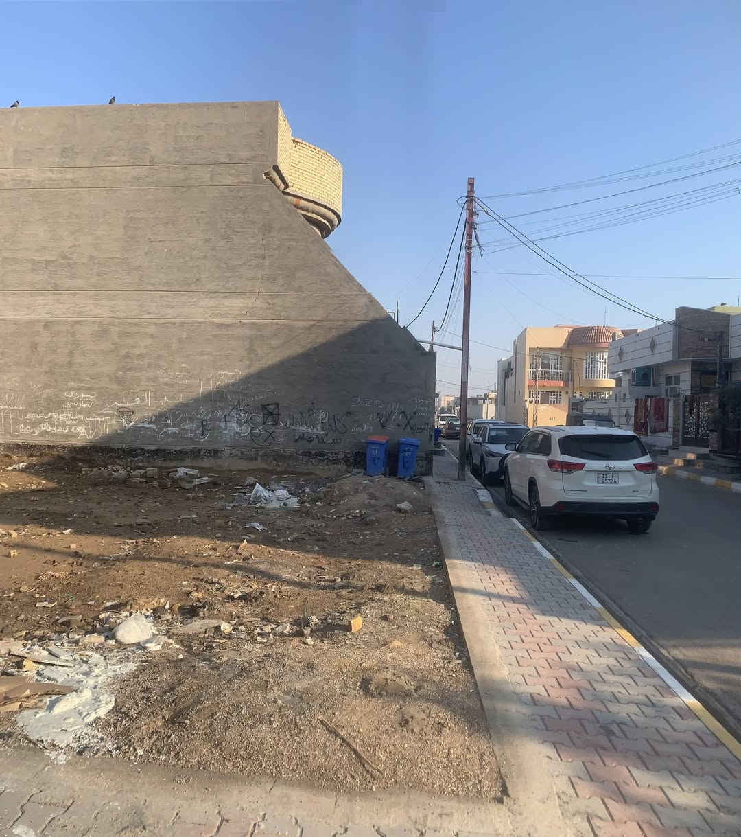 سلام عليكم مشتملات عدد 2}اثنين} الغدير الاولى شارع ٢٠ موقع جدا مميز مساحه المشتمل الواحد 125متر كل مشتمل واجهته10م والنزال12/5م يحتوي على ثلاث غرف نوم مع صاله مع استقبال مع حمام ارضي وا حمام طابق ثاني وحمام خارجي  والارضيه مرمر درجه اوالى بدون اي نقص  جاهز/ ملاحظه كل بيت معزول عن الثاني تماما فقط شكل الواجها تصميم واحد لجماليه اي استفس@ار على هذا الرقم واتساب واتصال ***********
