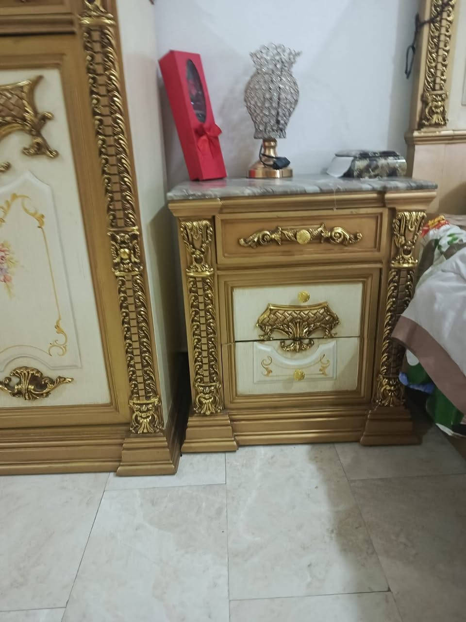 غرفه مصري دمياطي .
فخمه نضيفه كلش الاستعمال سنه 
مكاني بغداد.للاستفسار الاتصال ع الرقم ***********
