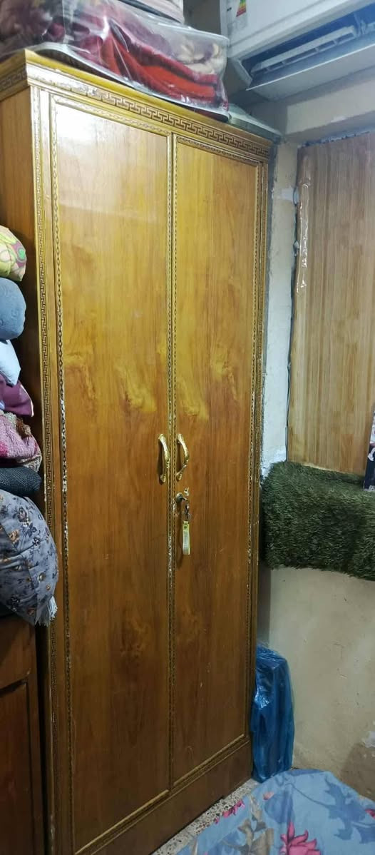غرفه نوم للبيع خمس بوب ويادوشك وبيها مجال بسيط ب550 ضرر مجر الكنتور ممفتوحه ولامتحركه من مكانها 
***********
