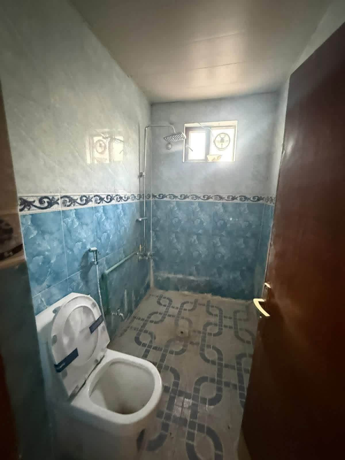 🏡 للإيجار في السيدية
📍 الموقع: الاقتصاديين – شارع الضريبة

دار سكني بمساحة 125م، موقع مميز ومناسب للسكن أو النشاط التجاري.

✨ تفاصيل العقار:

▪️ المساحة: 125م

▪️ 3 غرف نوم بالطابق الثاني

▪️ صالة

▪️ مطبخ

▪️ خدمات

▪️ الموقع مناسب سكني أو تجاري

📞 للاستفسار***********

🏢 شركه ارام للاستثماروالتطوير العقاري  

📍 زيارة موقع الشركه السيديه مدخل الخيزران مجاور السيطره
