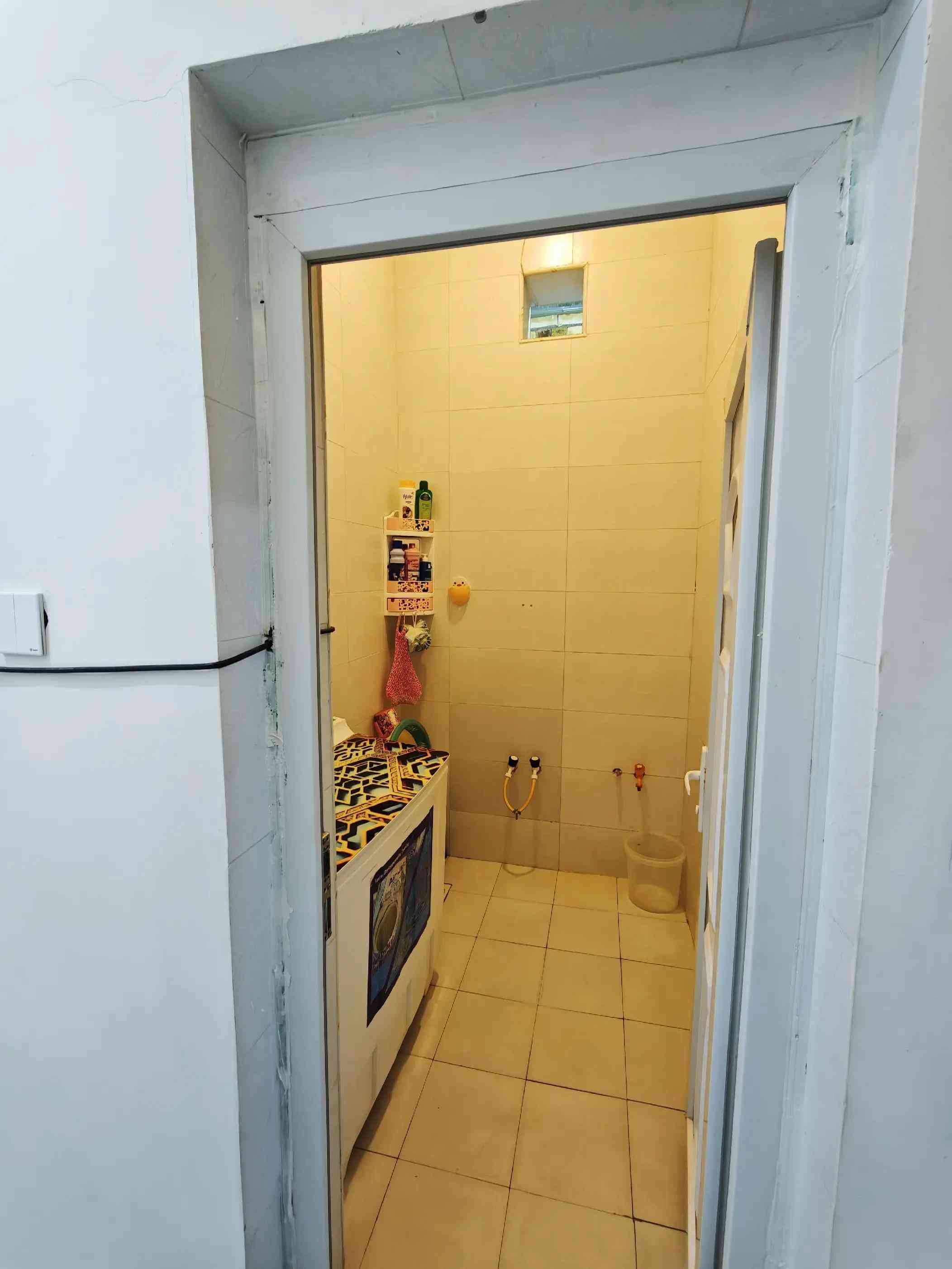 🏠 دار للبيع - موقع مميز وهادئ 🏠 المواصفات والتفاصيل: 📍 العنوان: حي الغدير الثانية- قرب شارع 20 - ميسان 💙 العماره  📐 المساحة: 100 متر طولاني  ⚖️ نوع السند: طابو صرف (ملك صرف). 🏗️ طابق واحد. 🛏️ غرفة نوم مريحة. 🛋️ صالة واسعة + استقبال للضيوف. 🍳 مطبخ بنظام (حار + بارد). 🚿 مرافق صحية (داخلية + خارجية). ☀️ منور لتهوية وإنارة طبيعية. 🚗 طرمة صغيرة بمدخل الدار. 💰 السعر والمواصلة: 💵 السعر: 88 مليون دينار عراقي. 📞 للاستفسار والتواصل: *********** ☎️🤳 #عقارات  #قطع_اراضي  #عقار  #بيع_و_شراء_عقارات #الشعب_الصيني_ماله_حل😂😂
