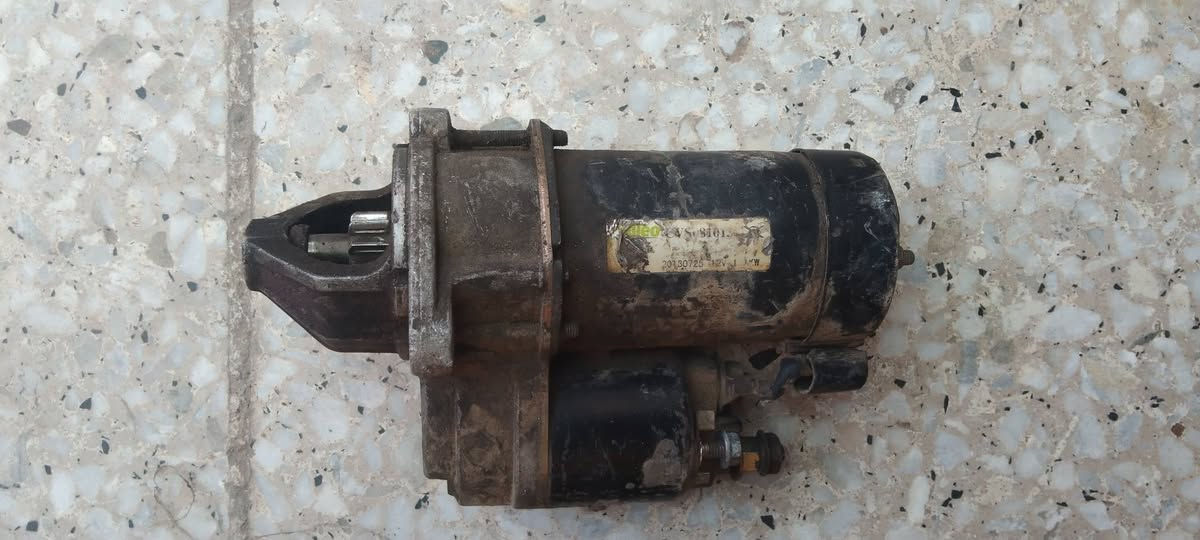 سلام عليكم غراض افيو للبيع
كير افيو بي بس الثالث يفلت 
جويتر افيو ع الفحص شرط 
دبت راديتر افيو مال كصه 
سلف مال افيو شغال ع الفحص بس بي صوت 
سلف مال اوبتره مال كصه جبته وماصار شرط مال كصه ع الفحص قيم وخذ
مكاني ديوانيه مركز 
***********
