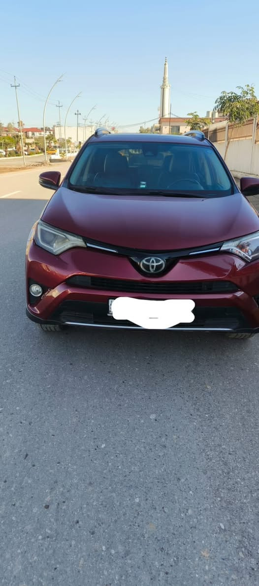 تويوتا RAV4 موديل 2018
سيارة عملية وعائلية، معروفة بالقوة والاعتمادية واقتصادية بالاستخدام.

🔹 محرك 2.5 لتر – 4 سلندر
🔹 كير أوتوماتيك
🔹 5 مقاعد
🔹 كاميرا خلفية
🔹 شاشة وبلوتوث
🔹 مثبت سرعة
🔹 أنظمة أمان متطورة
🔹 مساحة واسعة ومريحة للعائلة والسفر
🔹 لون مميز وجميل 

سيارة نظيفة بس جاملغ و باب سكن 
بدون ايرباك 

السيارة موديل 2018، شكل أنيق وقيادة مريحة، ومناسبة للاستعمال اليومي والسفر.

📞 للاستفسار والتواصل: ***********
                                 ***********
💰 السعر: [اكتب السعر]
📍 الموقع: كركوك
