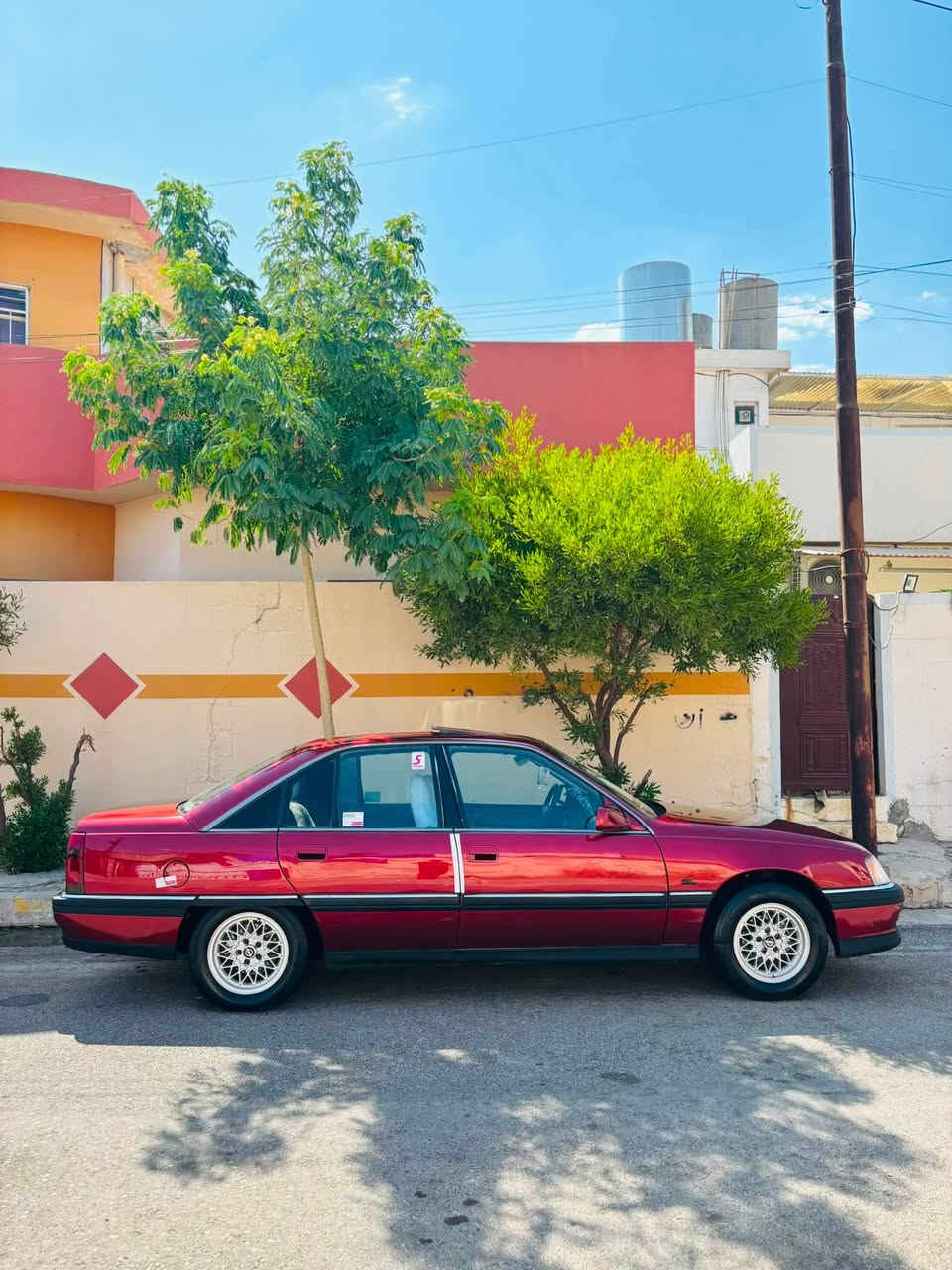 اوبل اوميكا
اوبل اوميكا موديل 1993 سعرها 44
حجم 20 بيلاد كيرعادي كيرومحرك صدر بشرط 
سيارة لون ماروني كلير عام جمالية ***********
رقم اربيل سنوية و رقم جديد بسمي وكالة بيها كوبون بنزين
مكان سيارة كركوك
