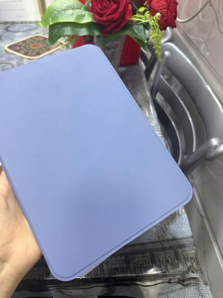 آيباد G-Tab 11 جديد بالباكيت (كامل الملحقات) للبيع 
الجهاز جديد تماماً غير مستخدم (بالتغليف الأصلي) ويجي وياه فول بكج ملحقات.
أهم المواصفات:
• الشاشة: 11 بوصة كبيرة وواضحة جداً للدراسة والمشاهدة.
• المعالج: MTK G80 Octa-Core (ثماني النواة) أداء سريع وسلس.
• الذاكرة والتخزين: 128GB تخزين داخلي + ذاكرة عشوائية (RAM) واسعة.
• الضمان: يحتوي على ضمان صيانة واستبدال (ZMC Care).
الملحقات المرفقة داخل العلبة:
• كيبورد أصلي 
• كفر للأيباد
• لزگه شاشة  
• الشاحن والأغراض الكاملة
الحالة: جديد بالكامل لم يفتح
السعر المطلوب: [140] ألف دينار
الرقم للتواصل : ***********

