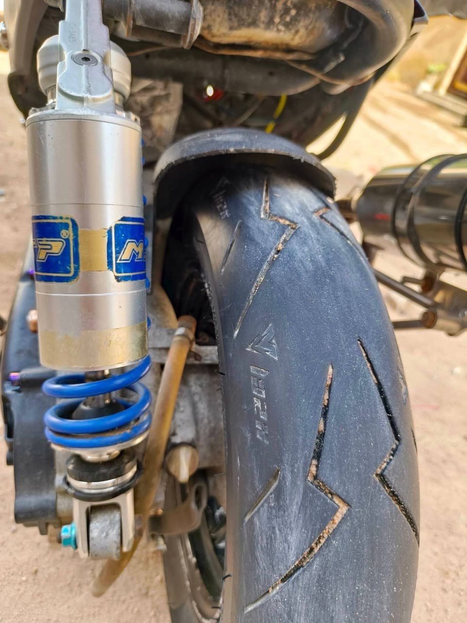 سلام عليكم 🩵
ماكس عدله مزوعه تزويد 
دبلات قزم OHLINS اصلي ⚠️
صينيه فج اصلي NCY
فج برمبو وتطواله OIAMCO
براغي الدراجه كلها رياضي اصلي بوش السوادات ختم واحد 
عقل رياضي 63 اصلي 
ماشه دبل RGS 
عداد4 ولفات 
يدات بريك MOS 
كفرات بلادي شغل كاربون مغلق
منضومة نيتروجين فولتيه AD-90N
سبايدر كاربون فايبر 
بك لايت رياضي
دبل خلفي تحكم يدوي mzq
تايرات جلاتين سباق اصلي la2x
ويل اصلي حجم 12
صالنصه حلزوني 4 ولف ATRT
شيال مكينه RGS 
ستاند صفح قزم 
قطرة دهن اصلي 
قبق بانزين TAco
كابريتر قفاز اصلي 
وبيها نواعم هواي بعد الشراي يتصل الدراجه سعرها معروف مكاني نجف *********** بي واتساب السعر بدون كسران الحلال