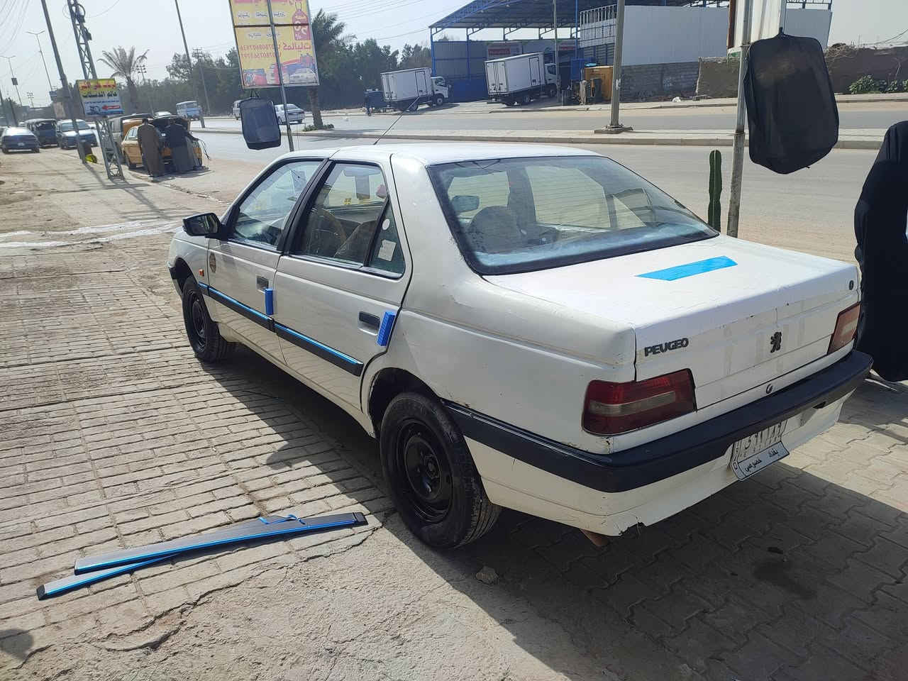 سلام عليكم بيجو 405 رقم بغداد موديل 13 السعر 25 وبيه مجال المكان النجف الكوفة رقم تلفوني ***********9
