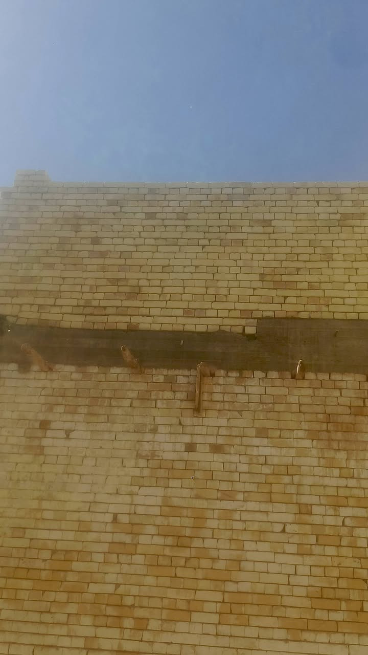 خلفه بناء حاليان متفرق ***********
