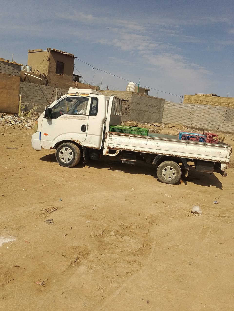 شاحنة • موديل ٢٠٠٨ • يحتاج سمكرة
