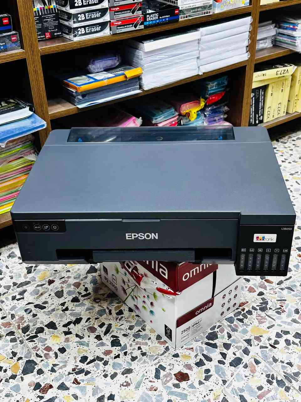السلام عليكم طابعة ابسون A3+ L18050
مستخدم طابعة اقل من ٢٥٠ صفحة 

طابعة كلش جديدة ونضيفة 

جانت حرارية وحولتها فوتو 

مبدل بيها قاعدة وحساس مال هيد

مكاني بغداد 

وتوصيل موجود 

***********
