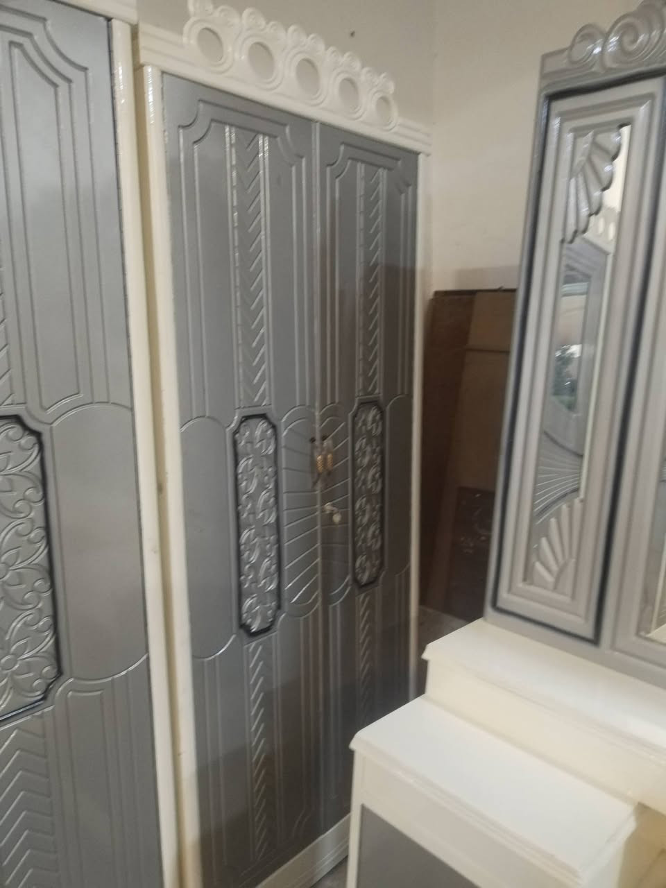 غرفت نوم عراقيه اخت الجديده ستعمل شهر واحد ألوان السعر كلش حلو العنوان شفته شارع المفوضية قرب مولد نصوري ***********

