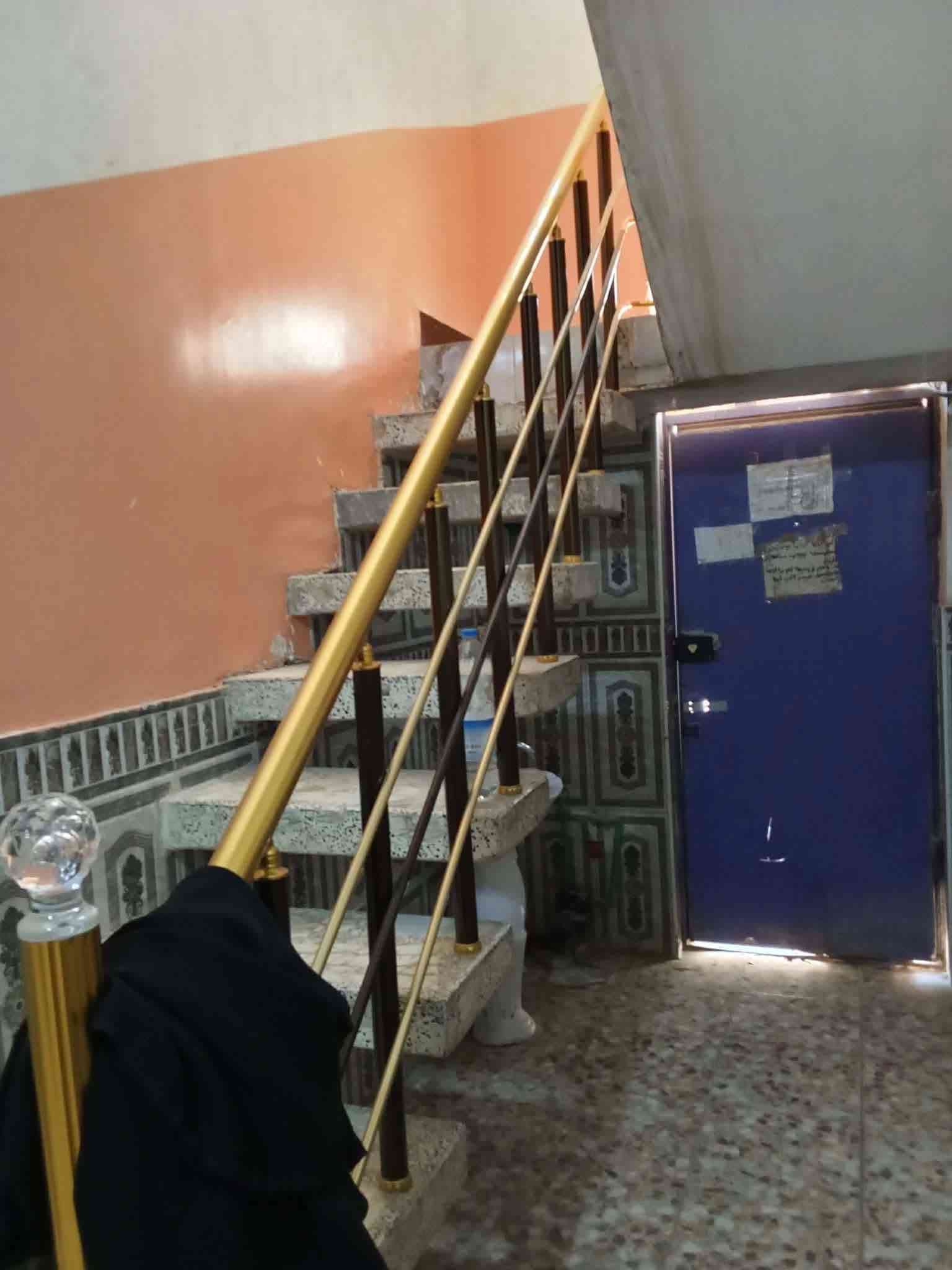 بيت ايجار 50 متر حي نداء قرب مدرسه الفرقان ايجاره 250
بي 3 غرف صالتين مطبخ وصحيات بي سخان وماطور وتانكي***********
