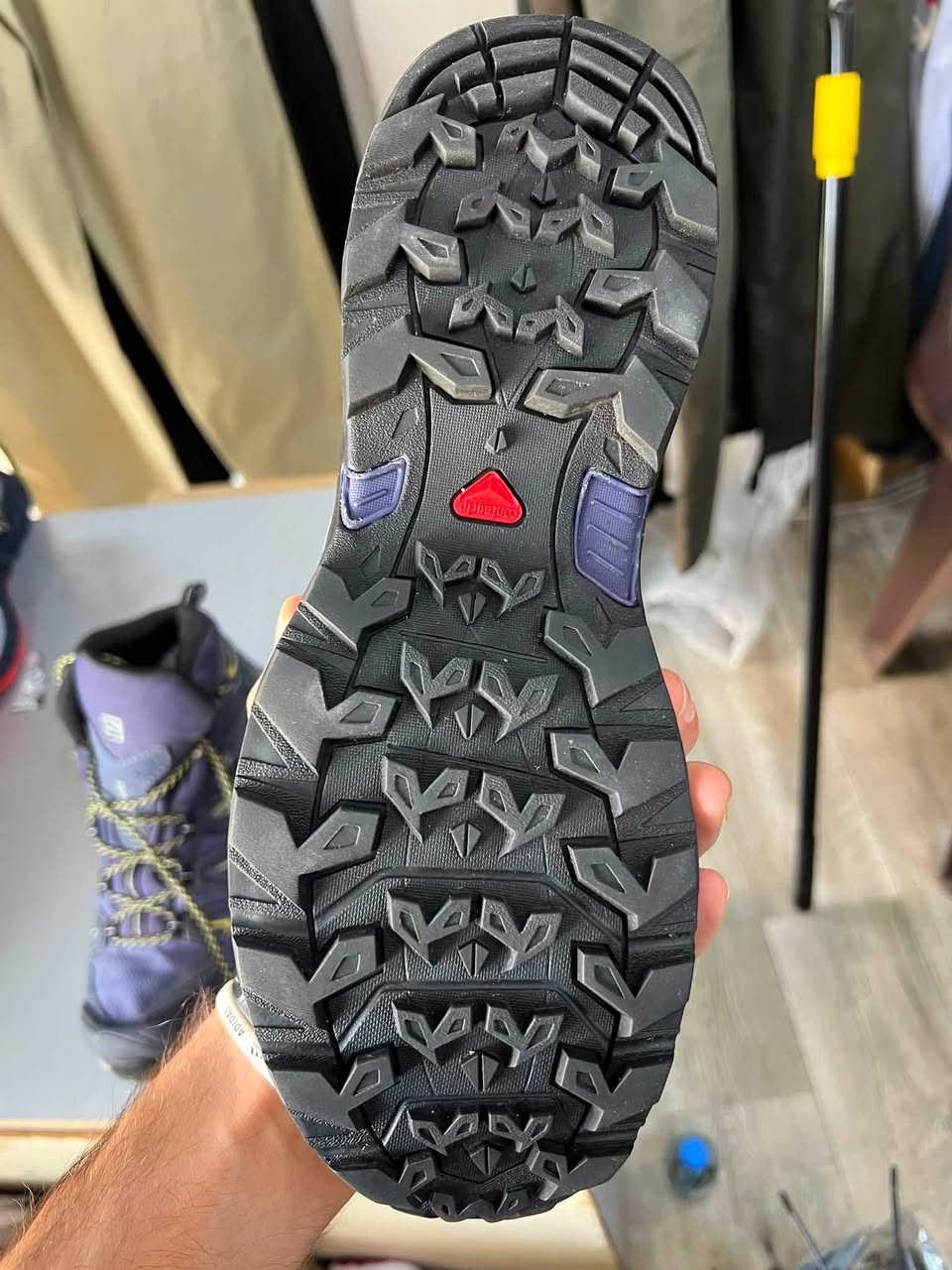 salomon
size_40_25.5cm
orginal
بالە مستخدم 
نظافە%100
توصیل جمع
***********
