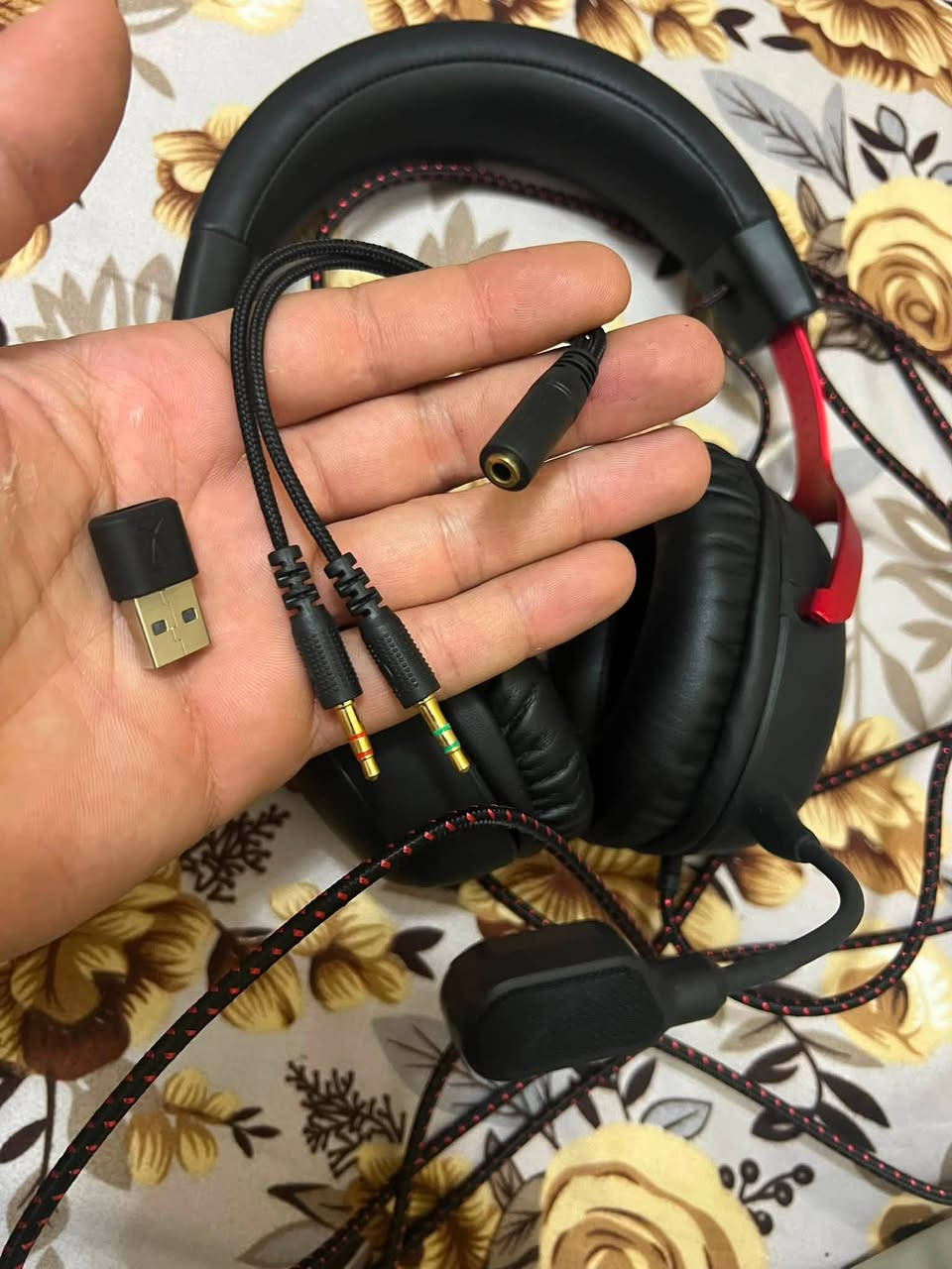 السلام عليكم 
سماعات رأس كيمنك هايبر اكس كلاود 3 - سلكية
ممستخدمه ابد سعرها بل سوك 140 الف 
رايدها 80 الف بغداد فقط ***********
