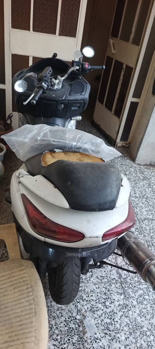 فورزة 0/8 عمية بيها اوراق اصولية بس ممرقم للبيع مكينه مامفتوحة جاهزة مابيها كل نقص يحتاجلها دوشمه كشن والكفرات كدام العين 850 وبيها مجال بيها تزويد انبثري بلادي من اليابان وگزوز رياضي نادر  ***********

