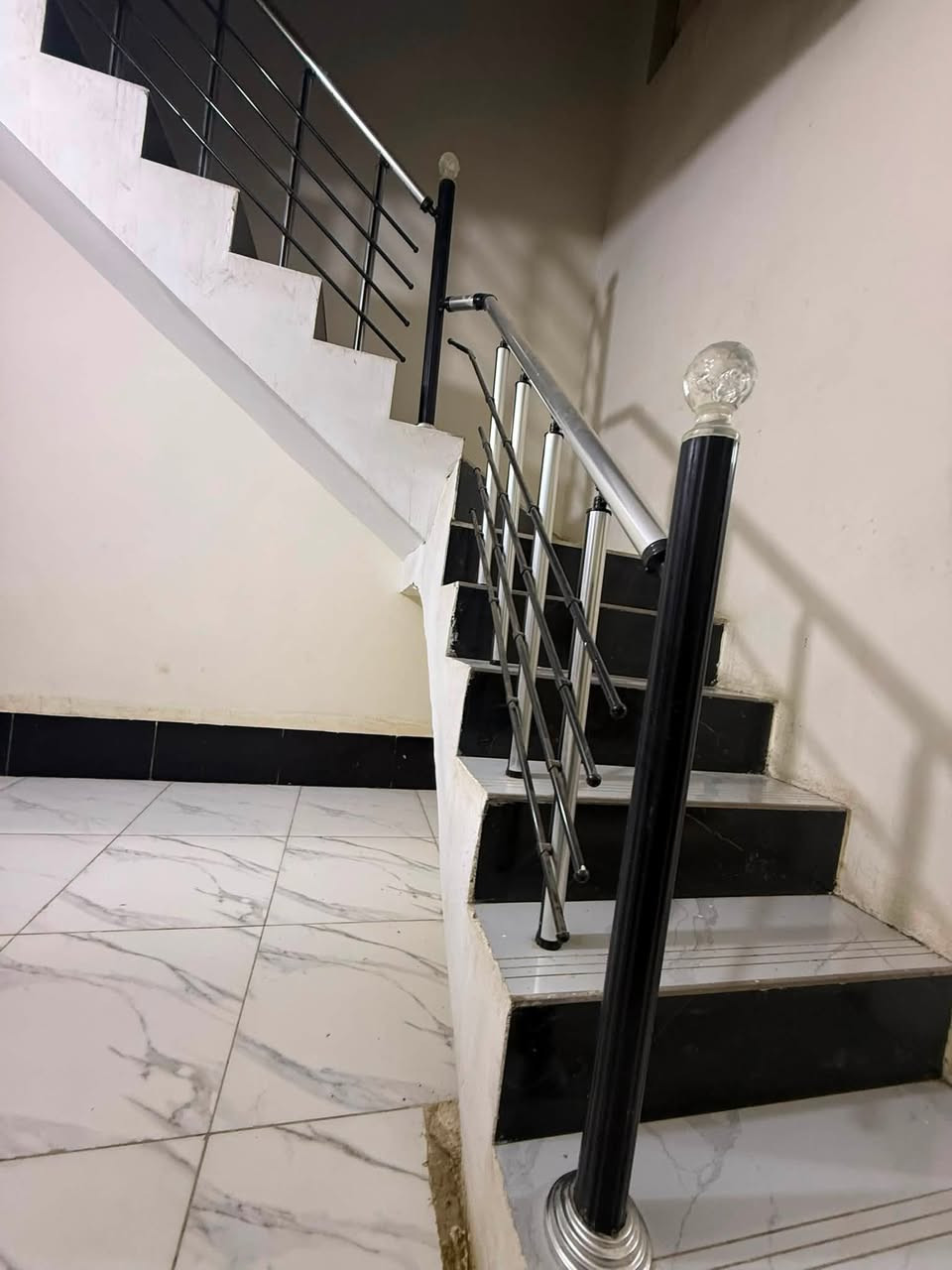 دار للبيع ١٠٠م طابو صرف الوحدة/سيد عزال رابع بيت عن الشارع العام بغداد_واسط
بسعر ٦٠ مليون وقابل للتفاوض 
للاستفسار ***********
