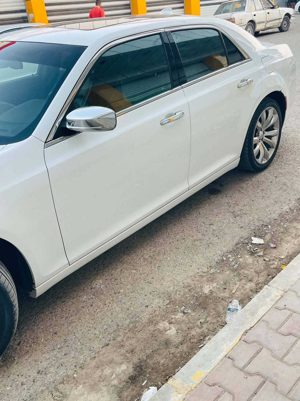 السلام عليكم ورحمة الله 
كلايسلر c300 لمتد 
مديل ١٩ اصل دخول ضباط بغداد تحويل مباشر 
الحادث مرفق صور كامله بس باردين فقط بدون صبغ بدون تبديل بدون كارت بدون ارباك  سياره وضع البلاد حتى الدعاميات بلاديه 
محرك كير اكسل كفاله 
كفاله من صبغ التجميل 
موصفات لمتد فول 
دخول ذكي .
شاشه كار بلي مع الكامره الدواره 
خزن ميموري 
سماعات الباين صوت مرعب
ستيرن كهرباء #
حساسات اماميه #
حساسات خلفيه #
رادار امامي قياده ذاتيه#
رادارات جانبيه عدد ٢
رادارات خلفيه عدد ٢
كشنات جلد اسود مع التبريد 
تبريد معروف امامي خلفي شرط 
اشاره بالمراة
ويل بلاد مع الحساس وطخم تاير 20
التحكمات مع الاقط 
بانورما فتحتين ٢
سقف لون بيجي دواخل لونين 

فرشات بلاديه عدد ٥ وواعتذر عن الاطاله حتى تكون عندك معلومات كامله مكاني الناصريه الغراف ***********
سعره ٢٥٠ وبيه مجال للطيبين
