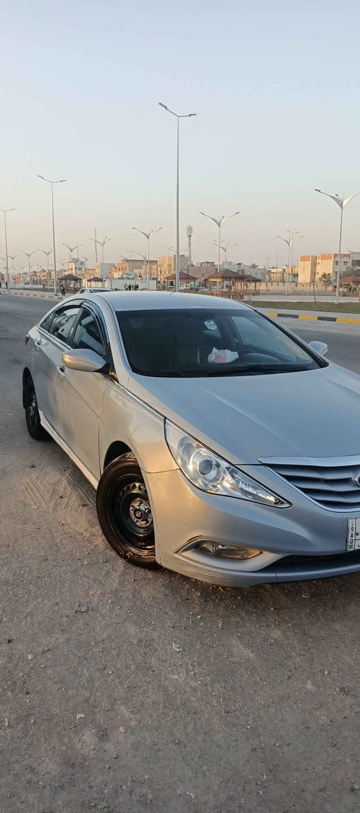 سوناتا وارد امريكي موديل 2011 ضررها جاملغ امامي وبنيد بسيط ما واصل للغد سياره نظيفه كهربائيات كلها شغاله شاشه اندرويد حساسات خلفي كامره تبريد كله شغال مرايات شفط للتواصل *********** البصرة, العراق
