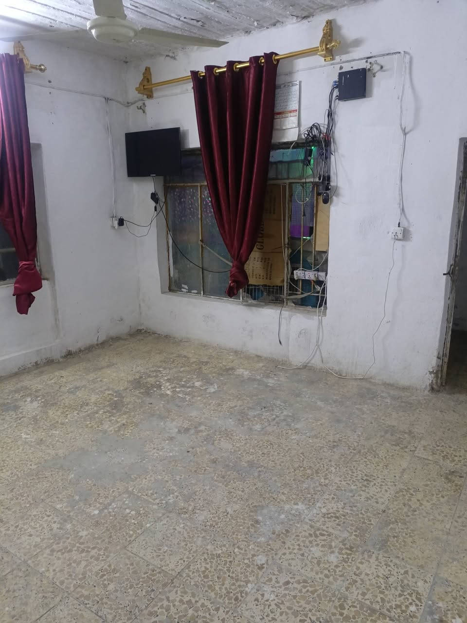بيت طابو صرف حسينية راشدية بغداد قرب مستشفى التركي.    السعر ٦٥.    للا ستفسار.    ***********٠.    مراوس. نص. قطعة.  مدينه الصدر.   ٧غرف. قاطين
