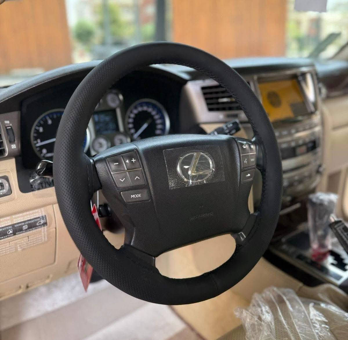 لكزس LX 570 • ٢٠١٠ • ١٦٠٠٠٠