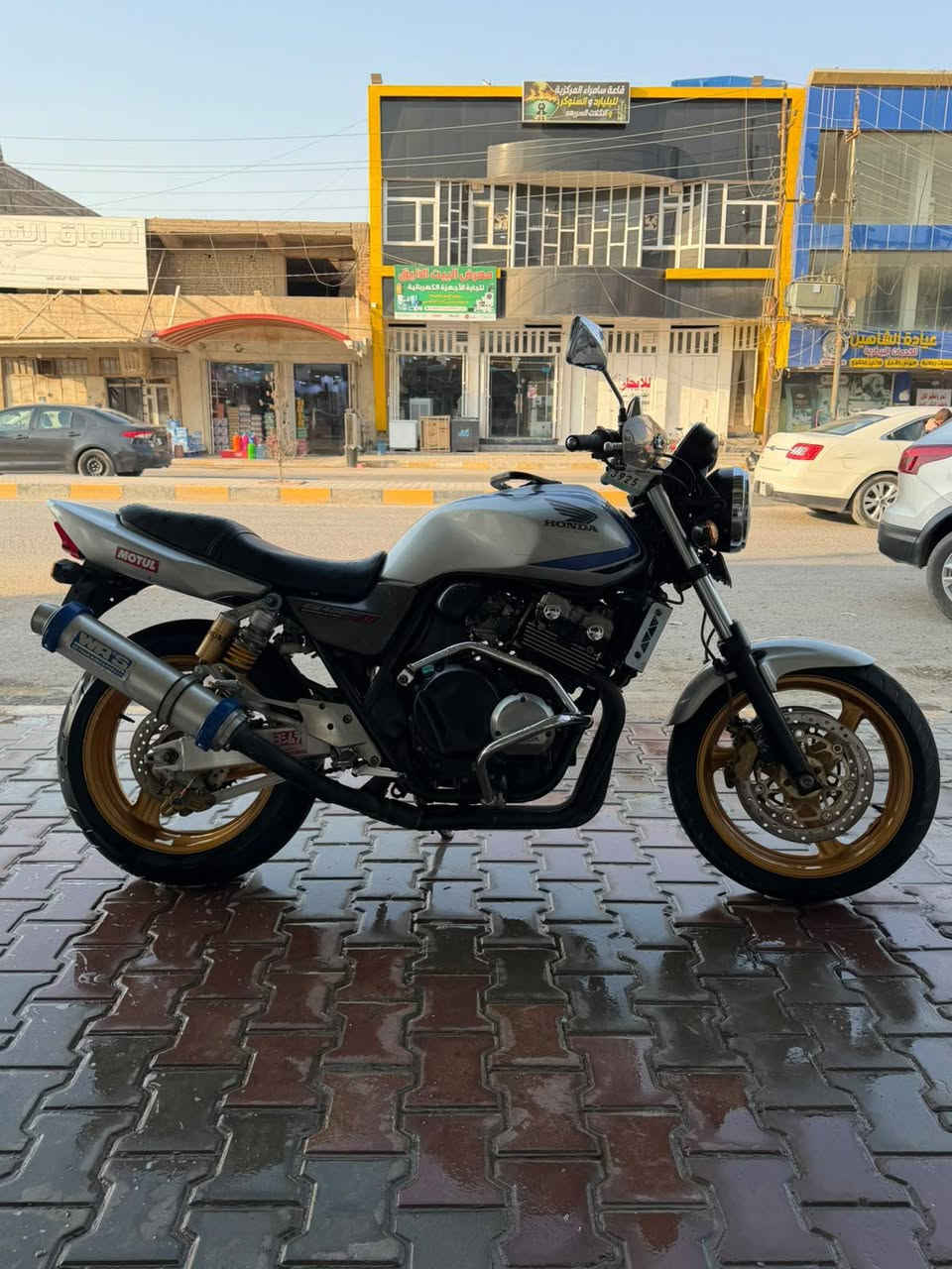 سلام عليكم ورحمة الله وبركاته
دراجه سبيي هايبر سكيورتي 400ضام فيفيتي 
الموديل 2003 والنضافه هيه تحجي 
ما بيها اي نقص دراجه خير من الله 
معدل او انطلاق (1) (2) (3) شلعه 
السعر 22 او بيها مجال شي قليل 
والعنوان صلاح الدين قضاء سامراء 
*********** واتساب فقط 
او بيكم خير او تددللون
