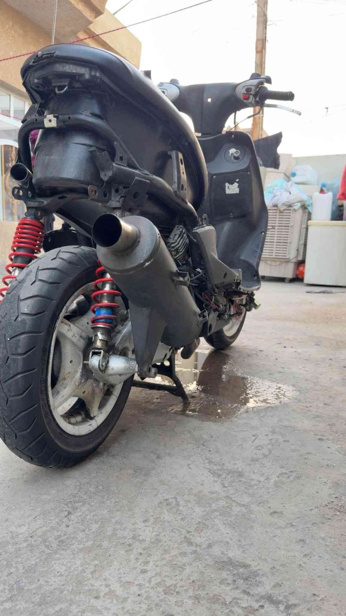 سلام عليكم سكنس نثيه 140 للبيع بيها روله رياضي وبوشه 59 الدراجه شعله ومعدل بيها سلف رياضي وبيها صالنصه رياضي وبيها كابريتر قفاز اصلي ابو الخناك الدراجه خير من الله العنوان شهداء البياع السعر 280 الرقم ***********
