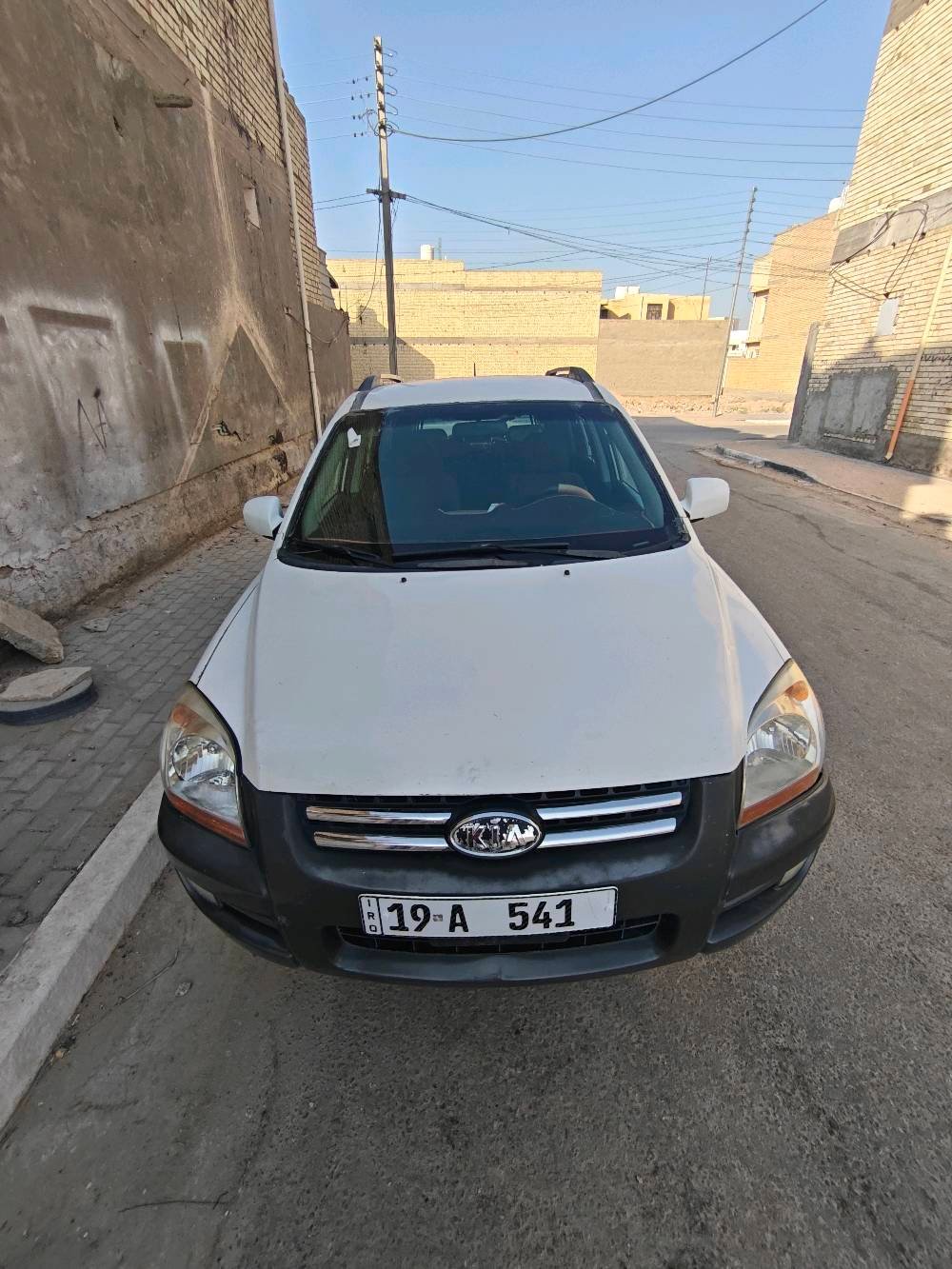 السلام عليكم كيا سبورتج موديل 2008 وارد امريكي باسمي رقم كربلاء ضررها  الأمريكي الجاملغ الأيمن والسيارة مصبوغة عام جمالية سيارة جاهزة حدادية گير مكينة 6 سلندر 2700 فقط نقص تبريد رقم مميز 541 أ كربلاء 
مكاني كربلاء السعر 78 وبيها مجال قليل 
للتواصل ***********