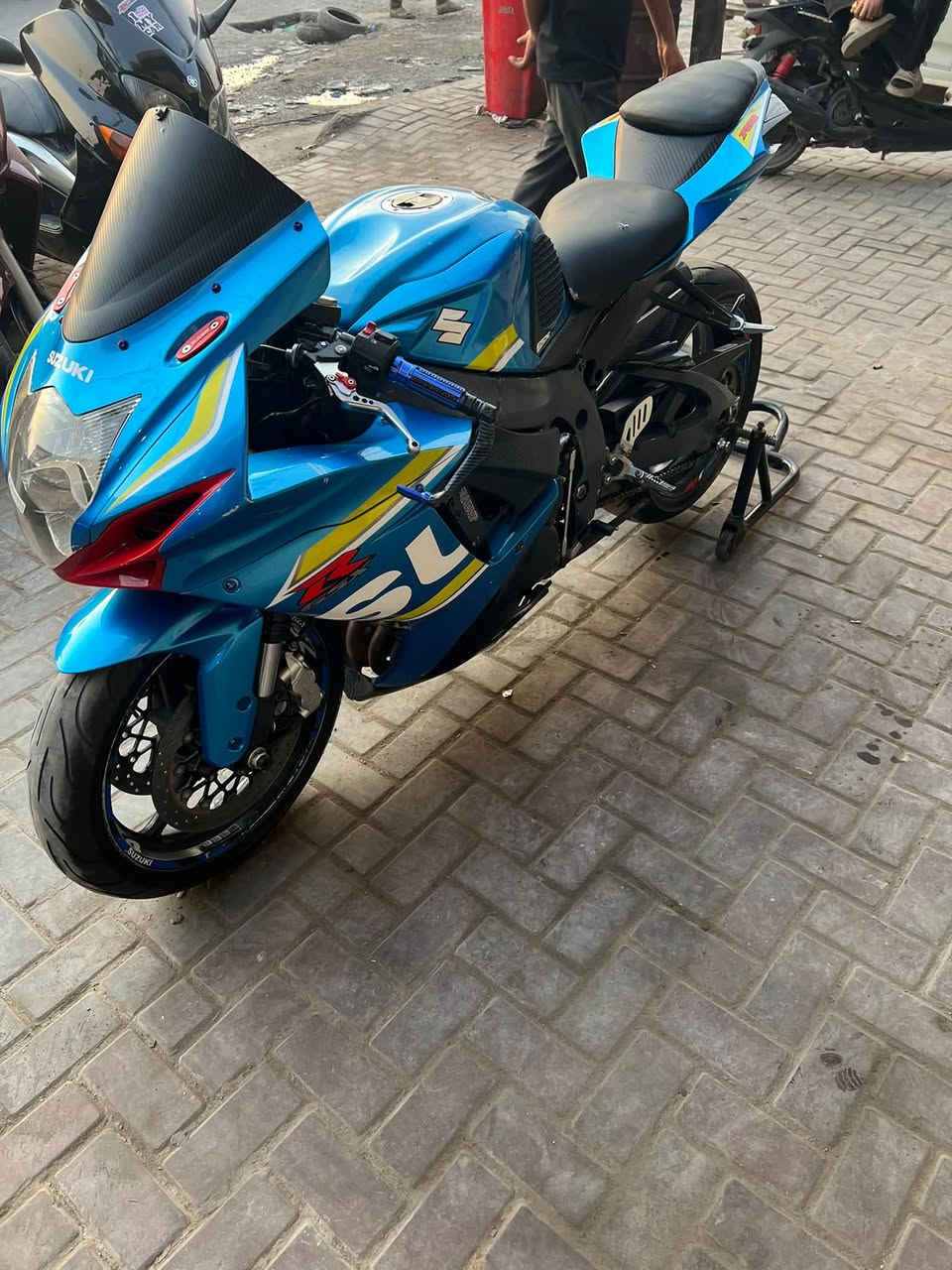 السلام عليكم
Suzuki gsxr 750 2016 
دراجه كامله مابيه نقص برغي مكينه خير من الله 
دراجه بدون حادث 
برمجه ٣ مودات 🔥
اكزوز بروكس 
السعر ٣٥ $$
مكان بغداد الشعب 
باقي تفاصيل اتصل وبخدمتك ***********
