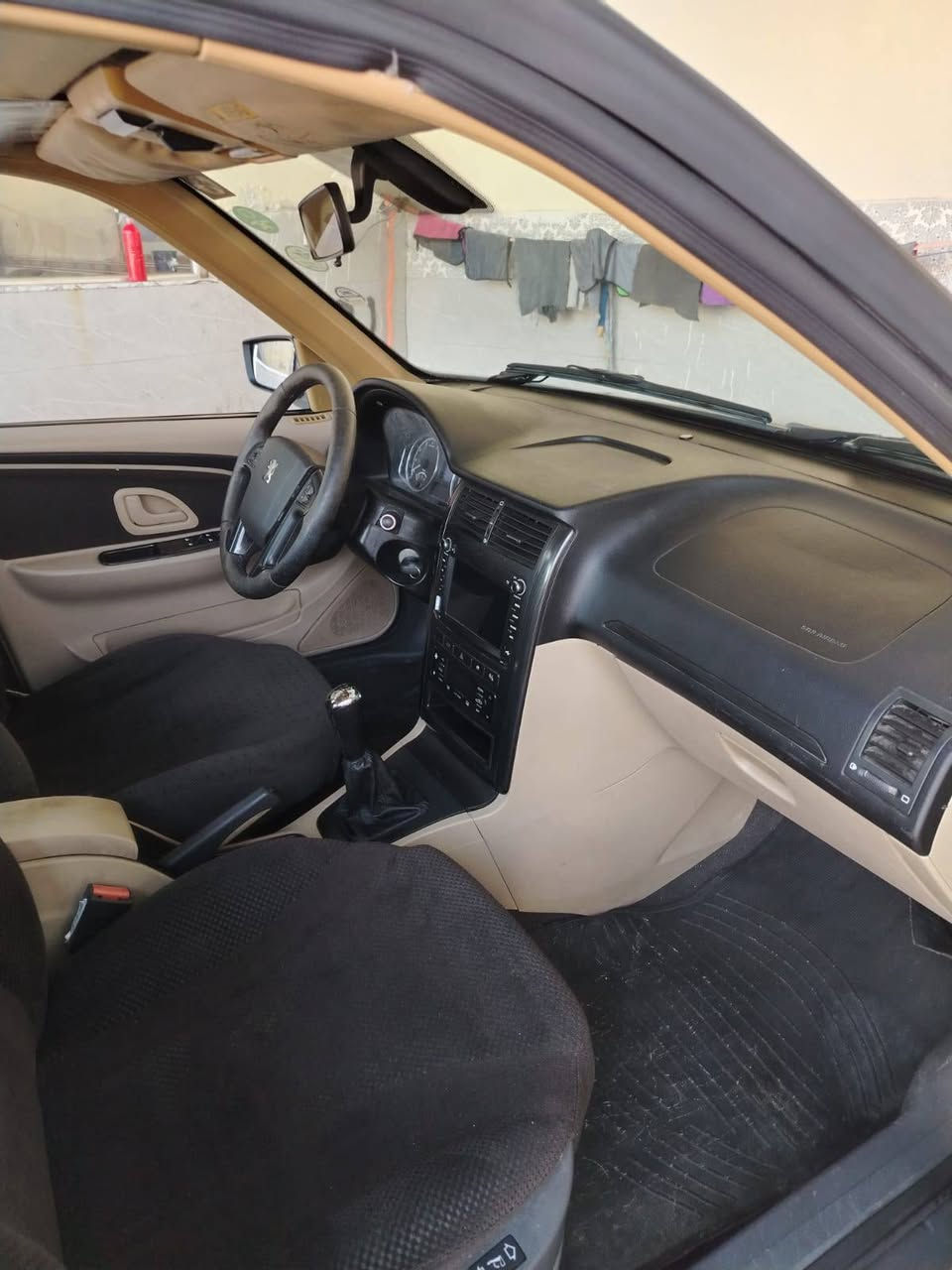 سلام عليكم سياره بيجو موديل 23 السعر67 وغرامه عليها 200 بيع مستعجل راعيها يرديد تحويل اهمشي التحويل ماشيه 38 سبيرها مانازل الرقم***********  مكلف ب النشر مكان السياره ب العماره
