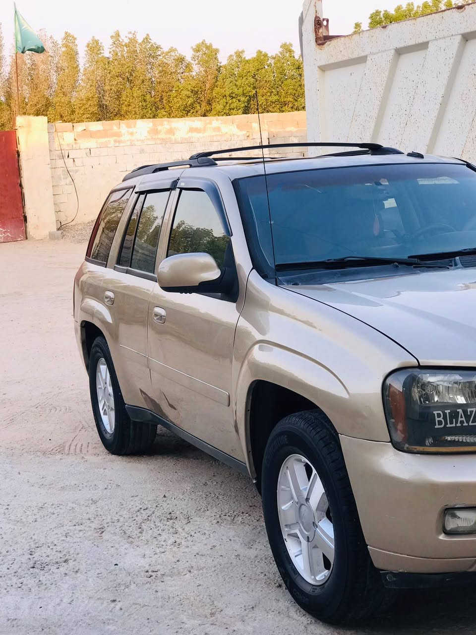 سلام عليك بلايز 2007 خليجي شكل التاهو تخم تاير التبريد قطعتين الكهربائيات كلها شغاله مكفوله من الصبغ والضربه والتبديل كشن كهربائيه تحكم ستيرن شاشه فتحه سقف السياره احلى من الصوره السعر 95وبيها مجال ..سبب البيع ...راعيها مقبل على الزواج ،،،،👩‍❤️‍👨 ***********..***********
