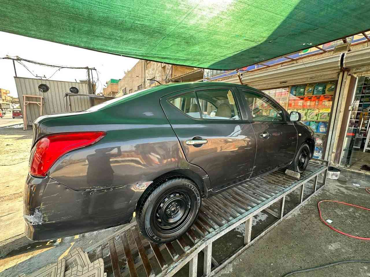سني هندي موديل 16  بيها صبغ حزام ابيع الموجود واكفل كير ومحرك وتبريد السعر 70 وبي مجال للاستفسار ***********
