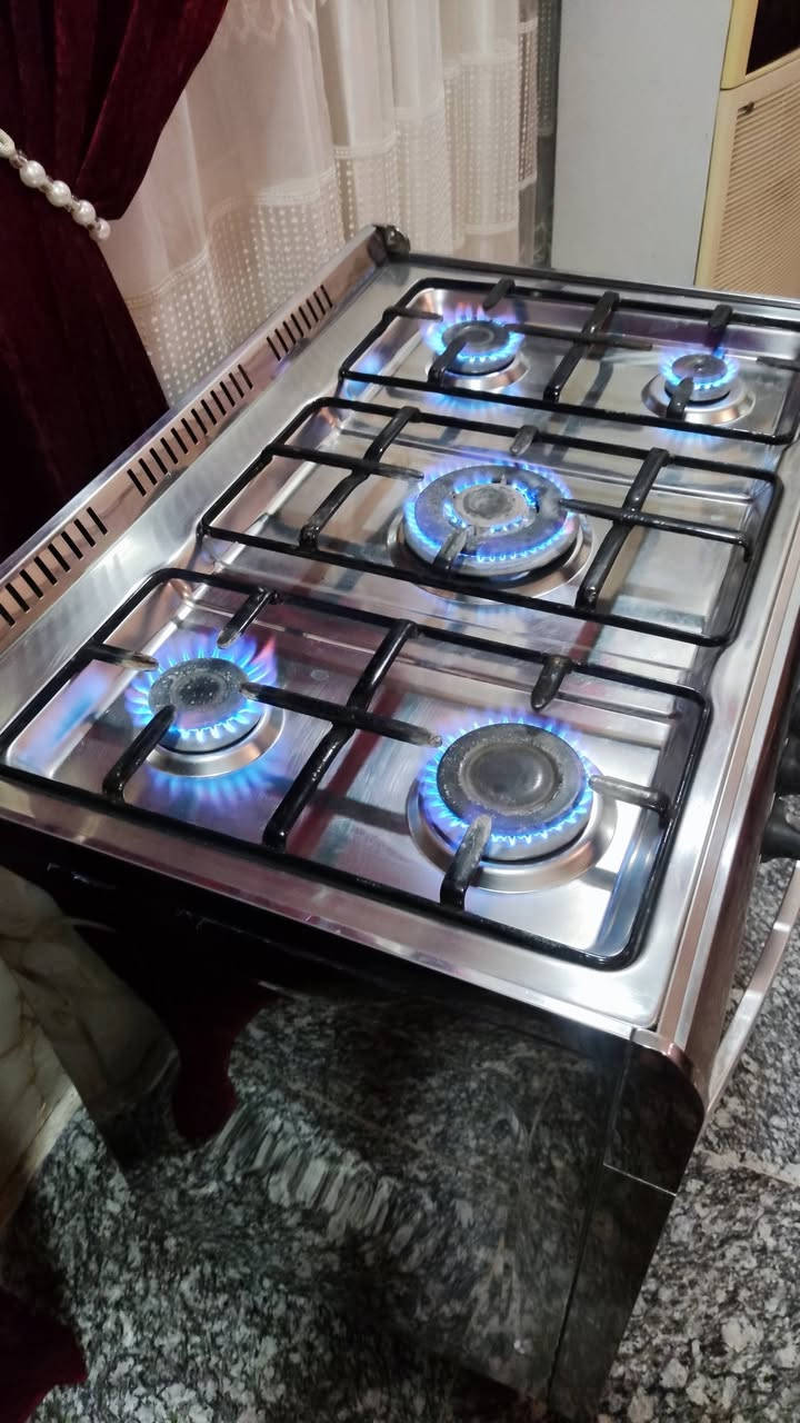السلام عليكم طباخ مصري يونفرسل اخو جديد كله شغال كهربا شغاله جدحه كلوب شوايه نار تخبل فران ما مستخدمه السعر 220 العنوان بابل مركز ***********
