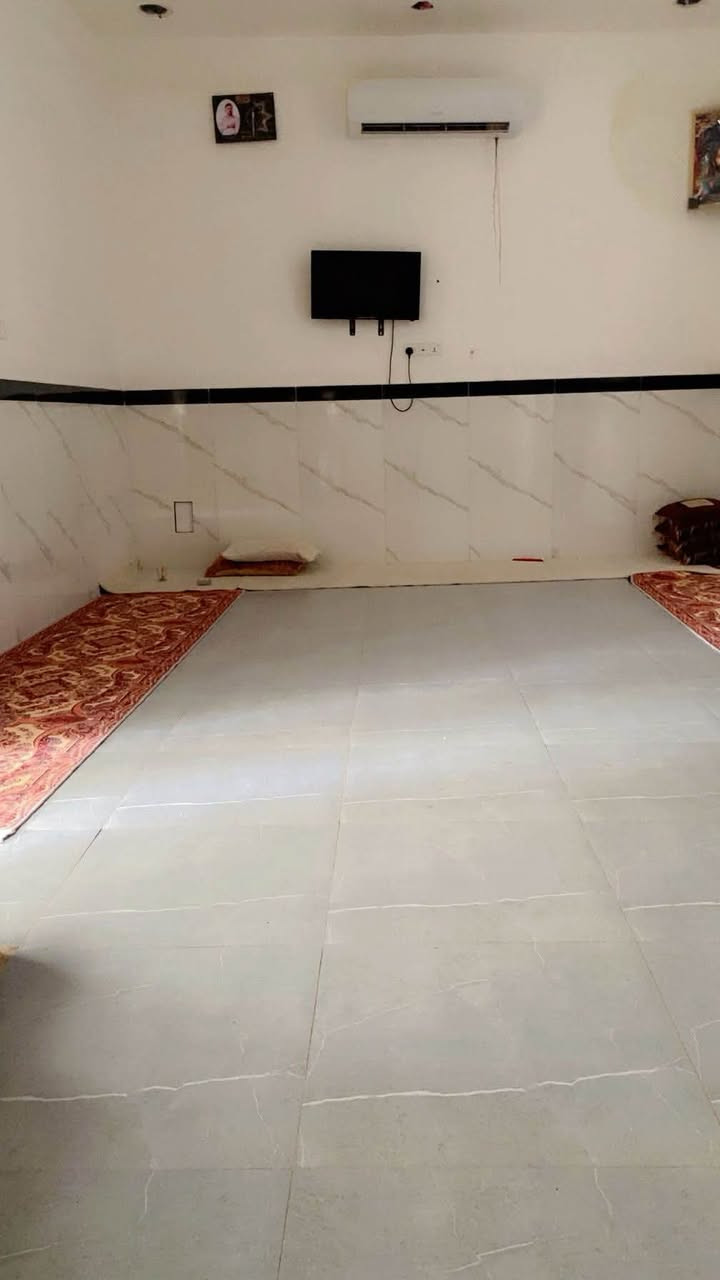 🏠 بيت للبيع - 200 متر - حي المشتل الثاني
✨ بناء طابوق درجة أولى وبناء حديث ✨
📍 الموقع: المشتل الثاني - قرب عمارات المعهد - قريب ع الشارع العام
📐 المساحة: 200 متر مربع
🏗️ نوع الملك: زراعي - كامل الخدمات
التفاصيل:
✓ غرفتين (5×4)
✓ صالة جبيرة (8×4)
✓ استقبال (7×4)
✓ مطبخ حار + مطبخ بارد
✓ ساحة جبيرة + ثنين مناور
✓ صحيات داخلية وخارجية
💰 السعر: 65 مليون وبيه مجال
📞 للاستفسار: ***********
