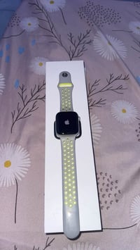 ساعة ابل واتش se فئة ال nike pluse ركز يعني مو العادية ! قياس ٤٤ وبطار...