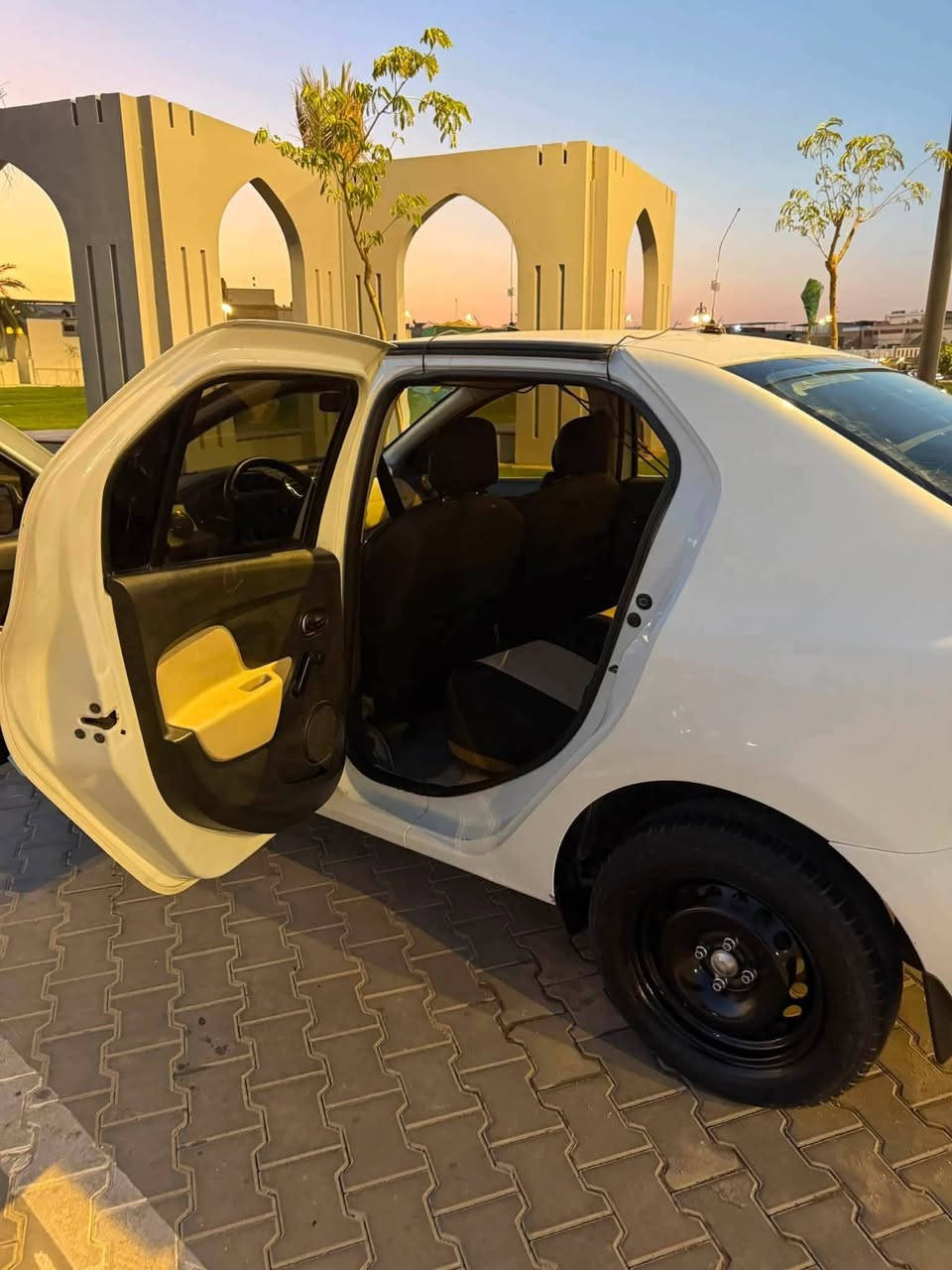 سلام عليكم اخوان سياره رينو سمبول مديل ١٧ للبيع او مراوس السعر ٥٥ وبيها مجال لي يريد هاذ رقمي *********** بيه واتساب
