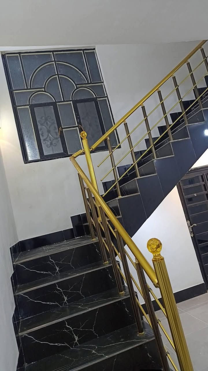 بيت 100متر طابو زراعي سند 25 مشمول بل تطويب صب كونكريت عنوانه مدخل العباسيه خلف معرض حيدر السلامي السعر 45 وبيه مجال ***********

