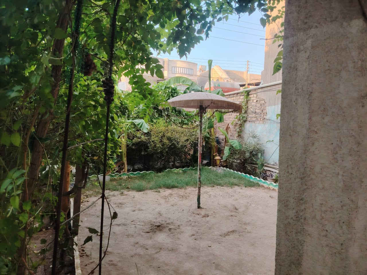 سلام عليكم
منزل طابقين للبيع ملك طابو صرف 
الموقع صلاح الدين قضاء بلد باب الخان قرب مدرسة غطفان
تفاصيل المنزل
جنس عقار ملك طابو صرف
المساحه ٣٠٠ متر
يحتوي على طابق الأول على
كراج كبير
حديقه كبيره
ستقبال
مطبخ 
صاله كبيره
غرفتين منام
صحيات خارجيه
يحتوي الطابق الثاني على
غرفه نوم
خدمات متكامله كهرباء ماء اساله تبليط مجاري
للاستفسار الاتصال على الأرقام التاليه
***********
***********
او مراجعة مكتب التمار للعقار الواقع شارع المحطه محلات الحاج عدنان
