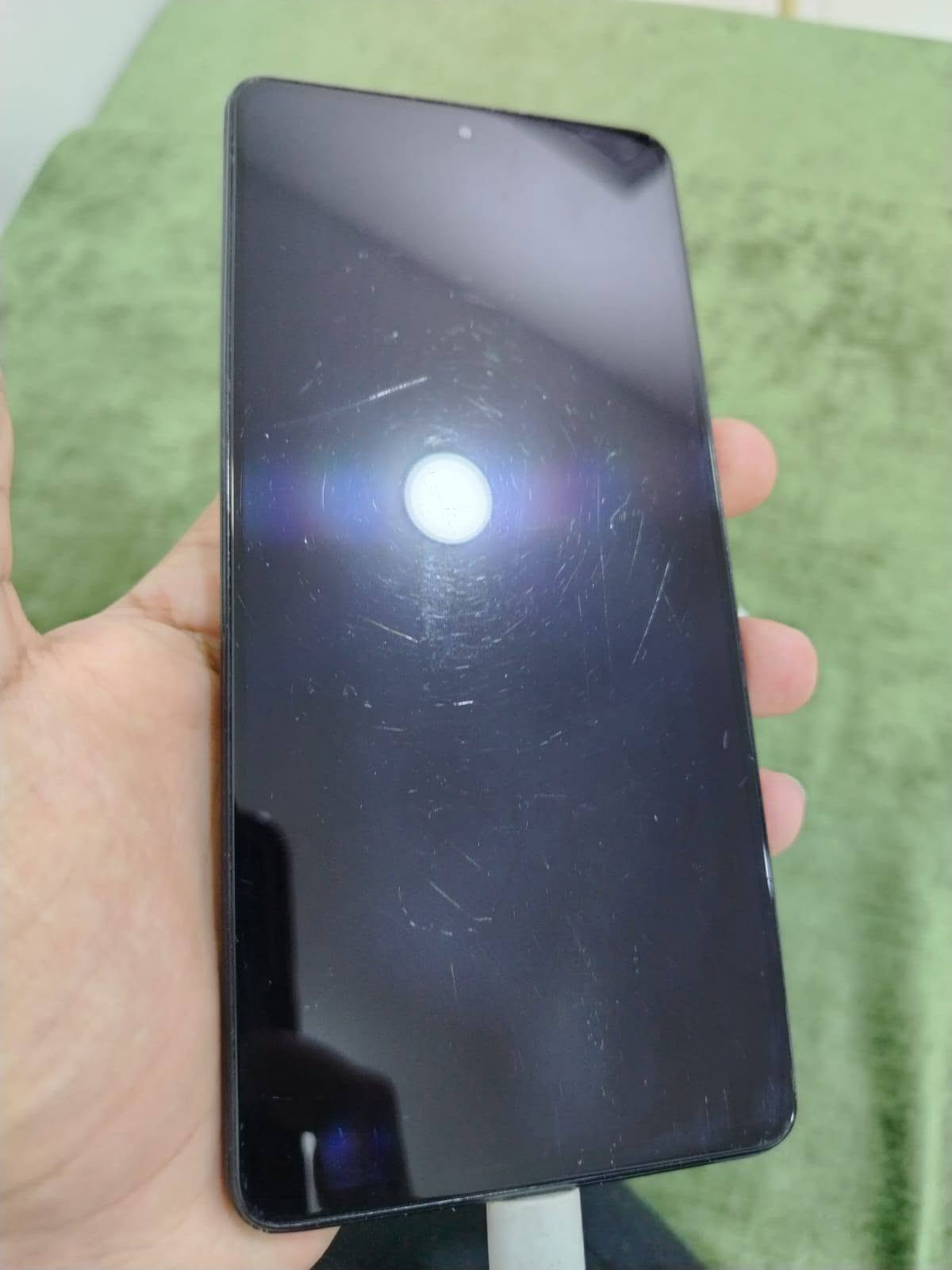 للبيع ريدمي نوت 12 برو بلس نسخة 5G .
المواصفات معروفة 
الشاشة FHD+ 120 فريم 
المعالج Diamancity 1080 مقارب للسناب دراجون 778g
120 واط سرعة الشحن مع بطارية 5000
كاميرا 200 ميگا بكسل كلش حلوة 
وبقية المواصفات أظن معروفة ما جاي يجي ببالي شيء ثاني . 
الظهر مكسور أكثر من كسر ممكن تبدله ممكن تعوفه أظن تبديله 15-30 ألف . 
مع كامل ملحقاته 
السعر 200 ألف 
مكاني النجف . 
***********
